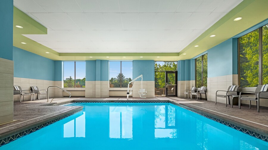 Holiday Inn Express & Suites Akron Regional Airport Area by IHG