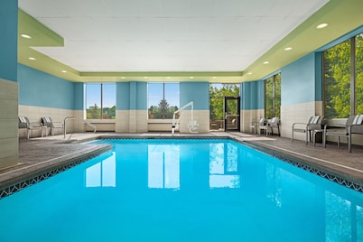Holiday Inn Express & Suites Akron Regional Airport Area by IHG
