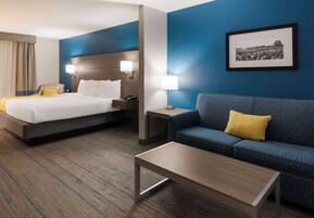 In-room safe, desk, iron/ironing board, cribs/infant beds