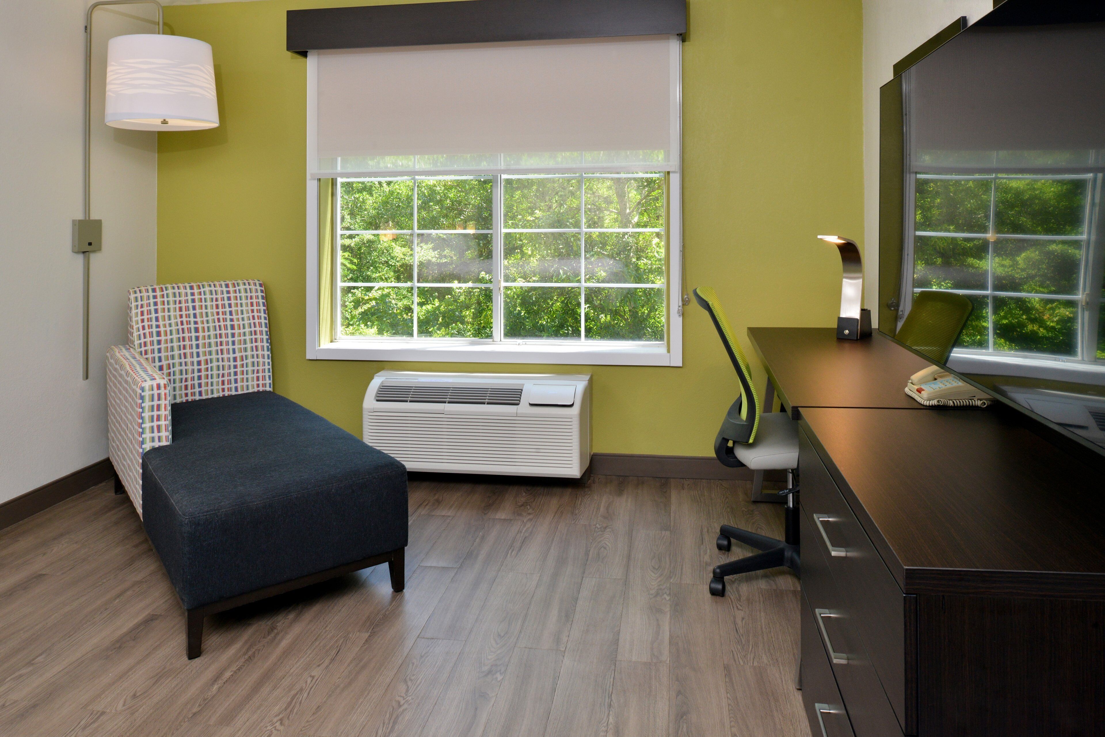 standard room, 1 king bed, accessible (mobility, accessible tub) | premium bedding, pillow-top beds, in-room safe, desk