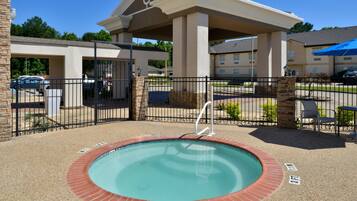 Outdoor pool, open 9 AM to 10 PM, pool loungers