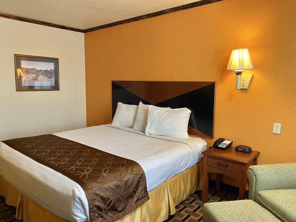 Standardzimmer, 1 King-Bett (Non Smoking) | Schreibtisch, Verdunkelungsvorhänge, Bügeleisen/Bügelbrett