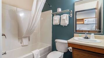 Standard Room, 1 Queen Bed, Non Smoking | Desk, laptop workspace, iron/ironing board, free WiFi