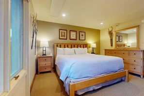 Room | Living area | TV, fireplace