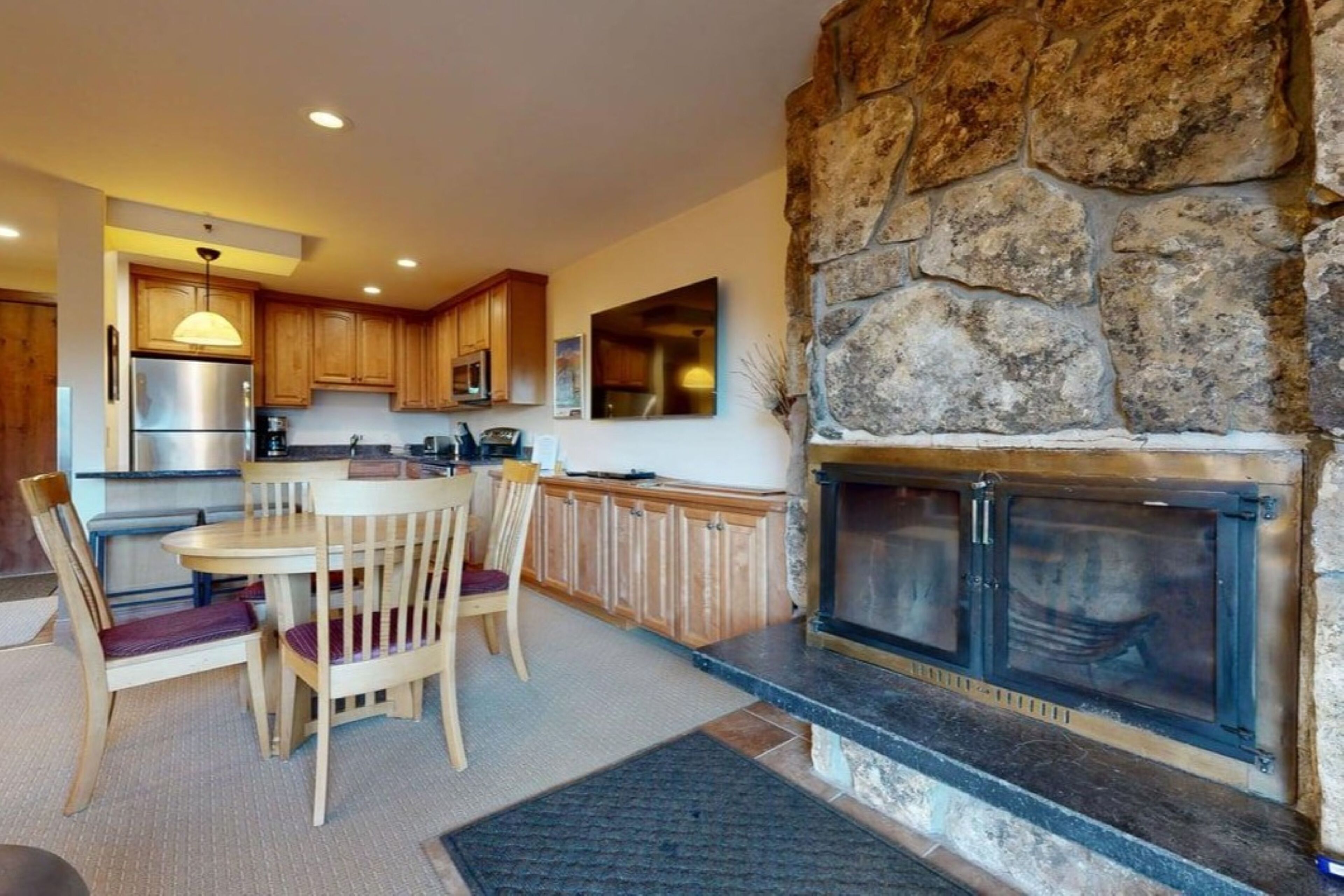 Studio (Lichenhearth 27) | In-room dining