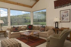 Living area - Snowmass Villa By Snowmass Vacations (Snowmass Village)