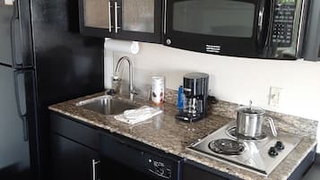 Fridge, microwave, stovetop, dishwasher
