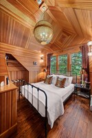 Habitación, baño privado (Deluxe Main Lodge Room) | Ropa de cama de alta calidad y ropa de cama