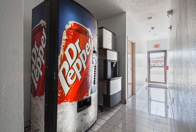 Motel 6 Dallas - Irving DFW Airport South