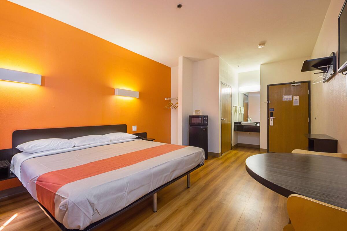 Free WiFi, bed sheets