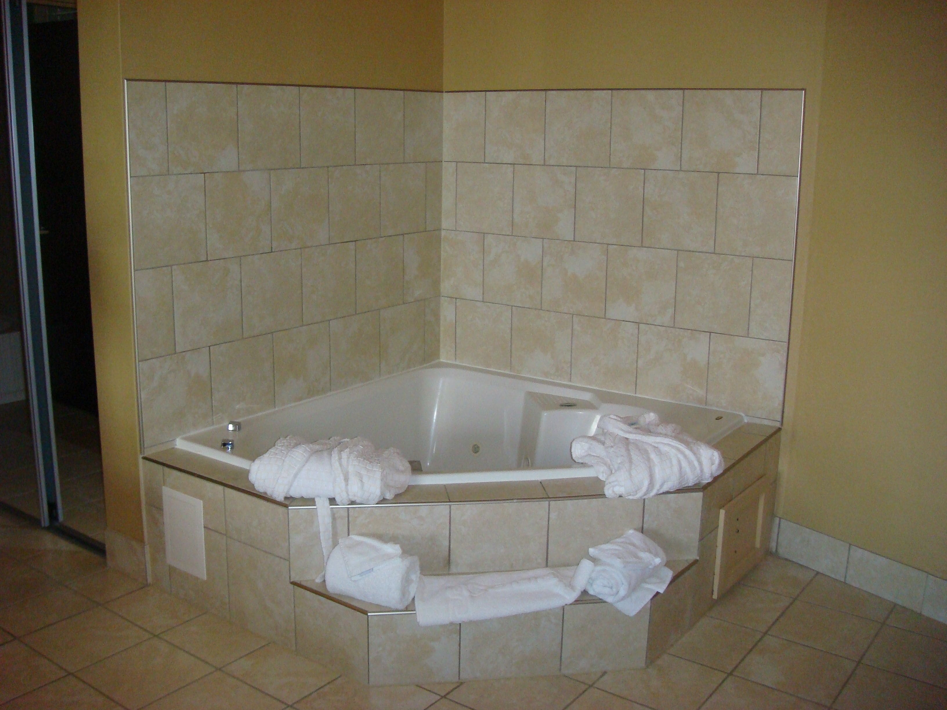 superior room | jetted bathtub