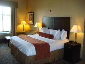 Premium bedding, in-room safe, desk, laptop workspace