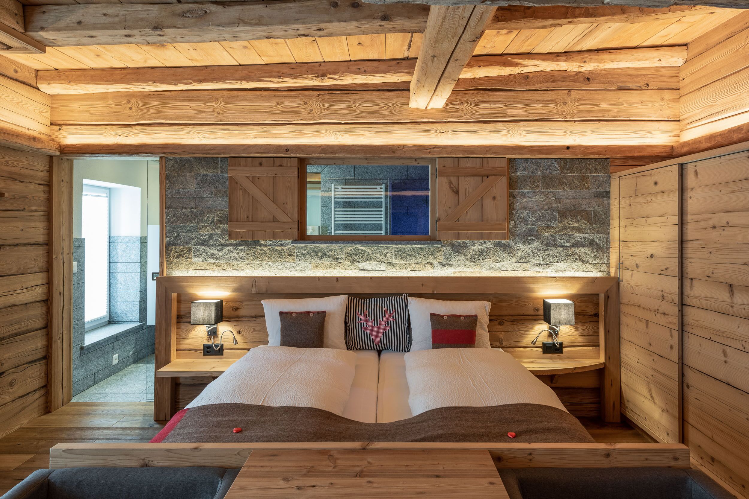 alpenchic delux double room | 1 bedroom, in-room safe, desk, laptop workspace