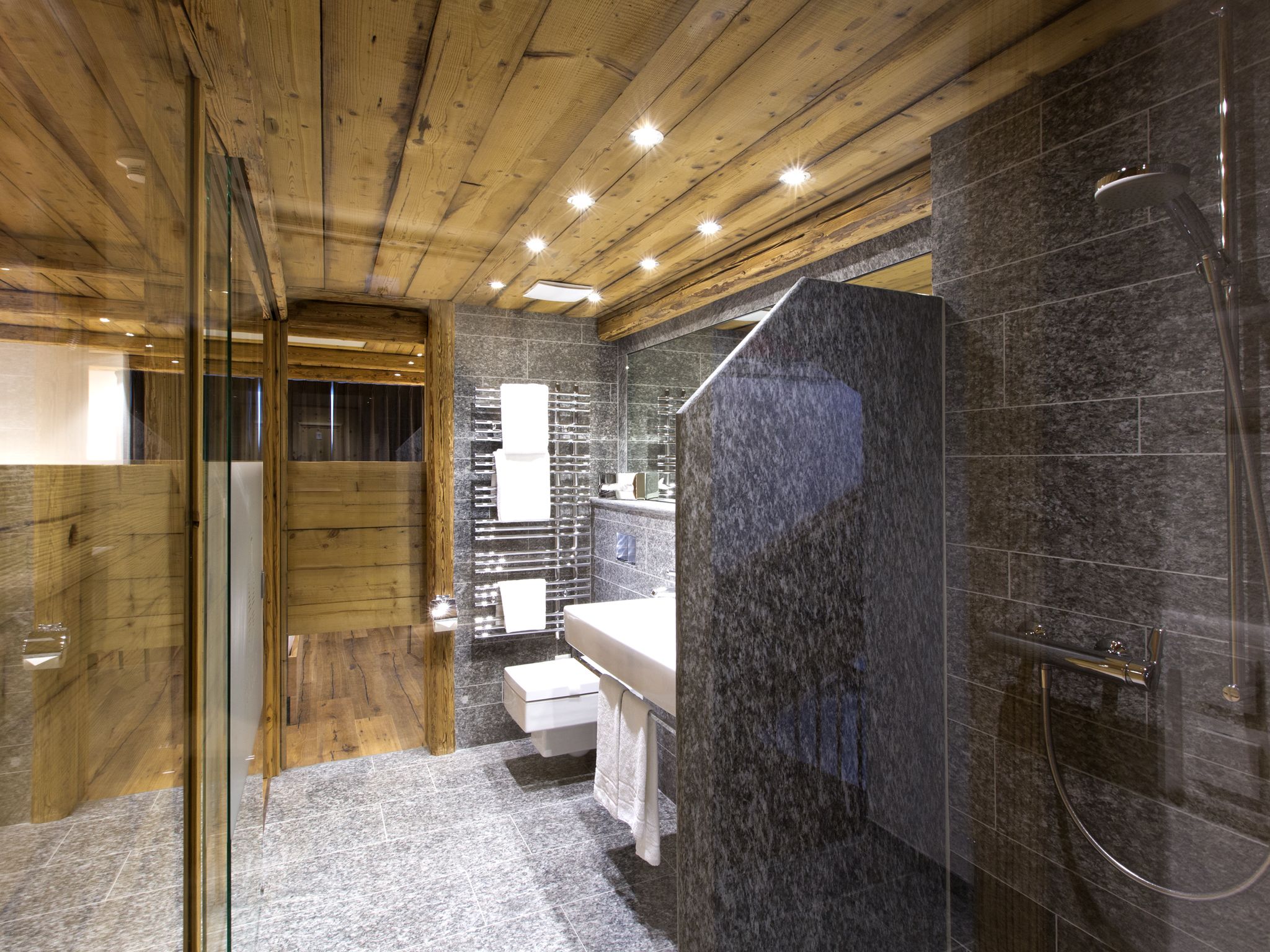 junior suite | bathroom | shower, free toiletries, hair dryer, towels