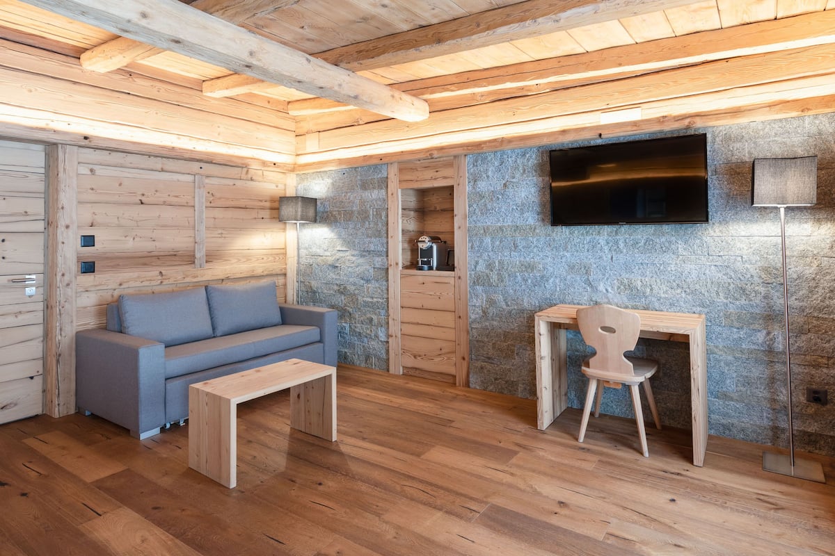 alpenchic delux double room | 1 bedroom, in-room safe, desk, laptop workspace