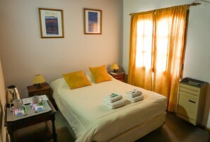 Standard Double Room, 1 Queen Bed | Bathroom | Combined shower/tub, free toiletries, hair dryer, bidet
