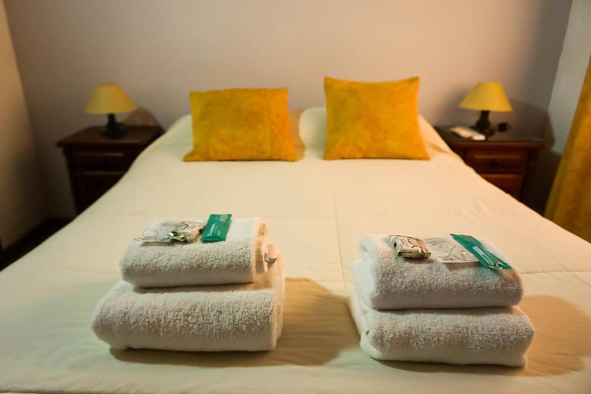 In-room safe, bed sheets