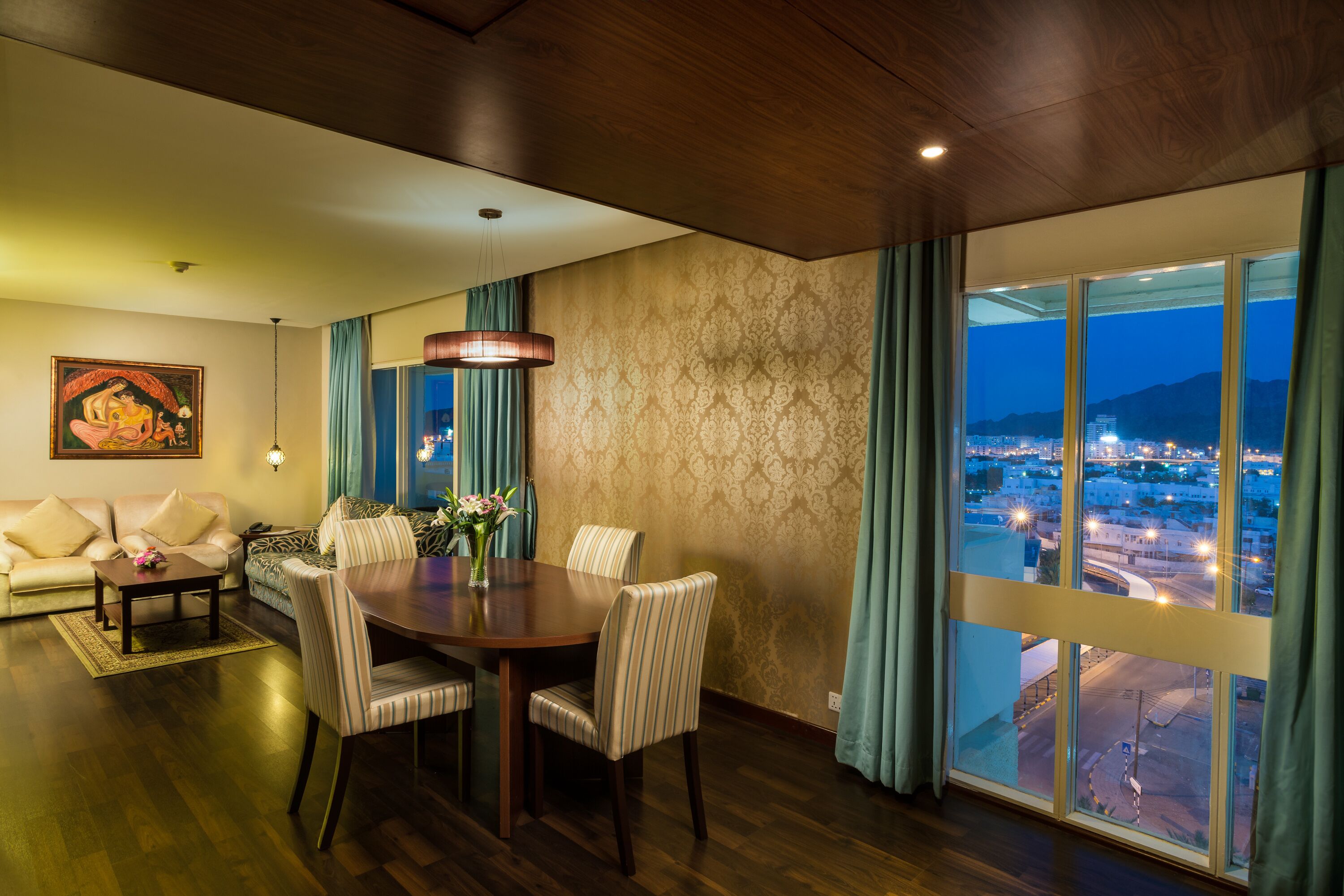 Suite Room | Oppholdsområde | LCD-TV, DVD-spiller og filmkjøp