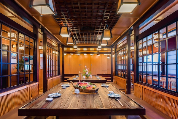 2 Restaurants, Frühstück, Mittagessen, Abendessen, internationale Küche