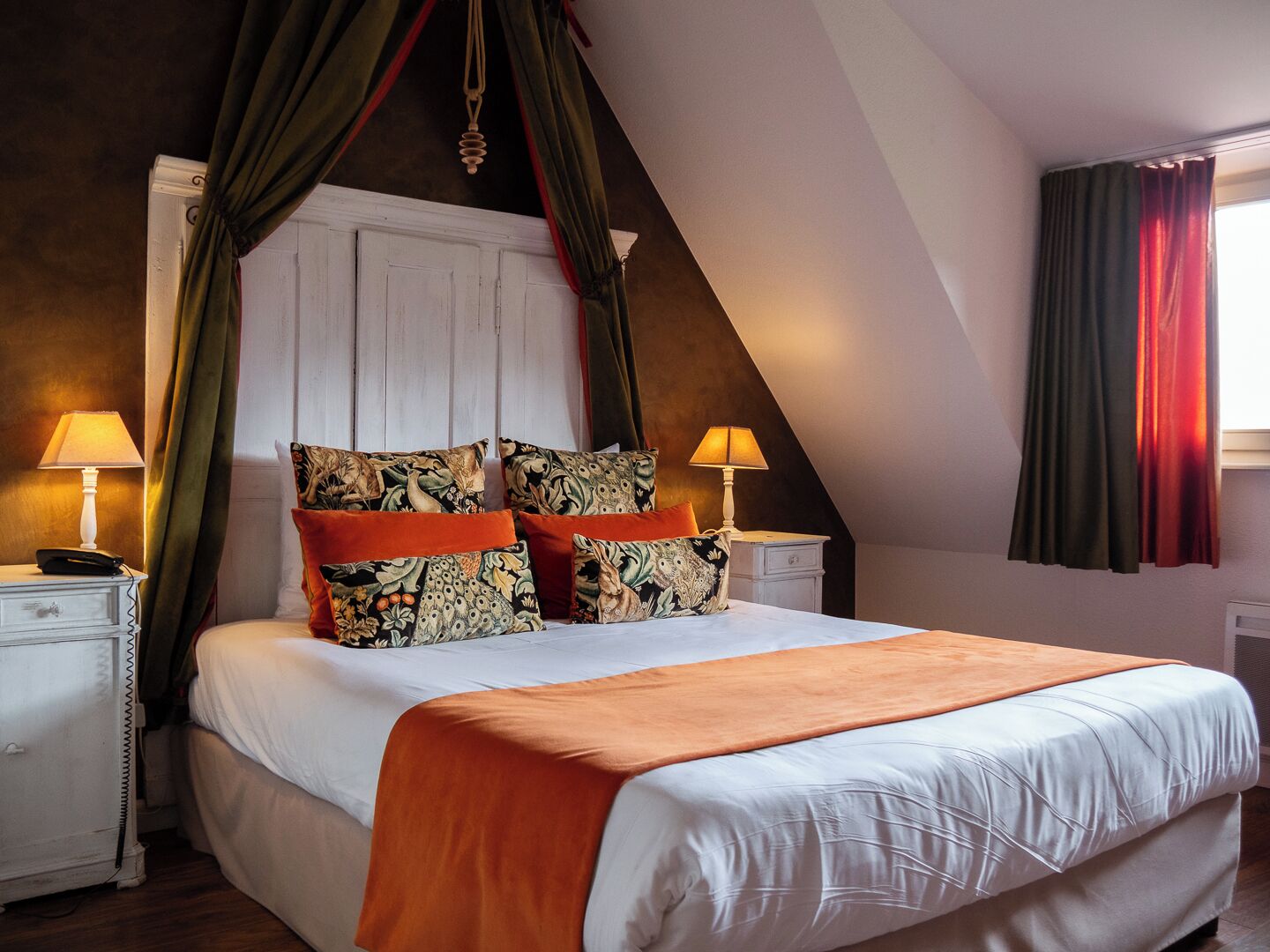 prestige suite with vineyard view | premium bedding, blackout curtains, free wifi, bed sheets