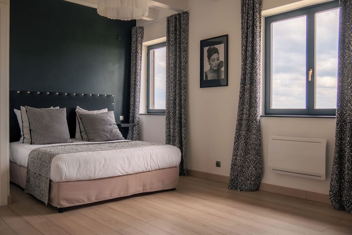1 bedroom, premium bedding, blackout curtains, free WiFi
