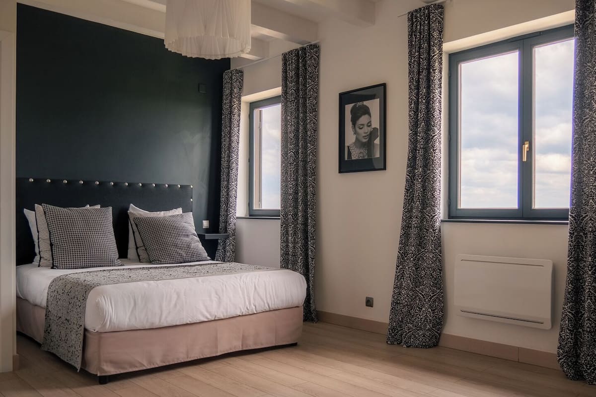 Prestige Suite with Vineyard View | Premium bedding, blackout curtains, free WiFi, bed sheets