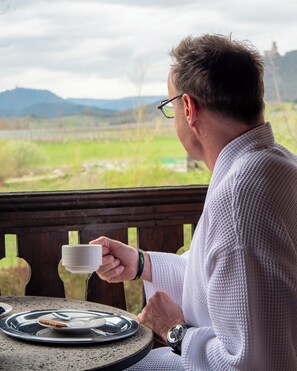 Premium bedding, blackout drapes, free WiFi, bed sheets - The Originals Relais, Le Verger des Châteaux (Dieffenthal)