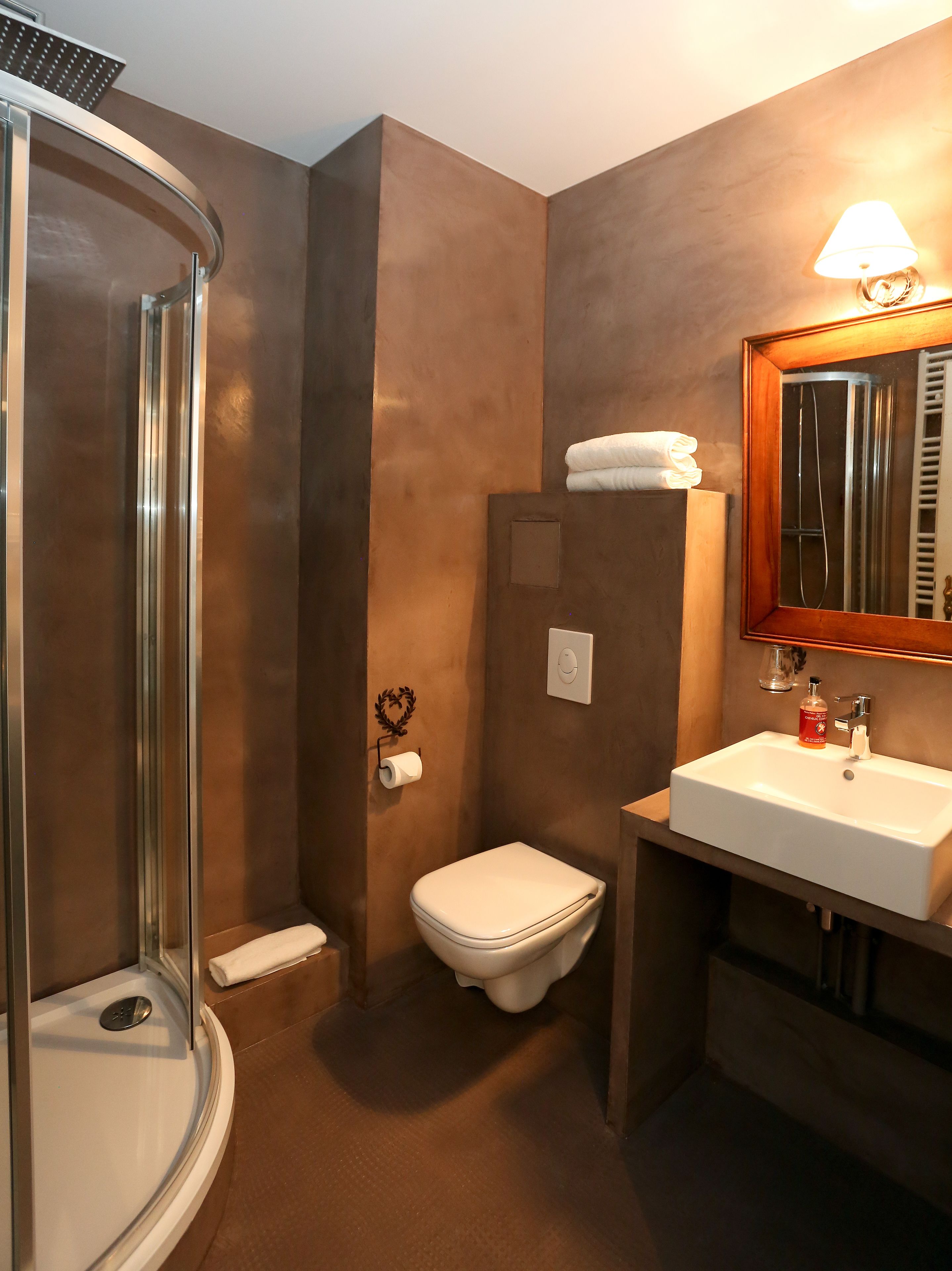 deep-soaking bathtub, free toiletries, hair dryer, towels