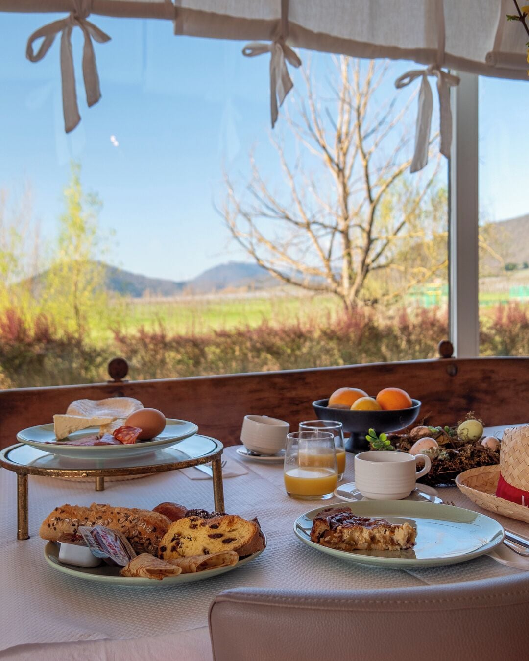 Tägliches Frühstücksbuffet (15 EUR pro Person)