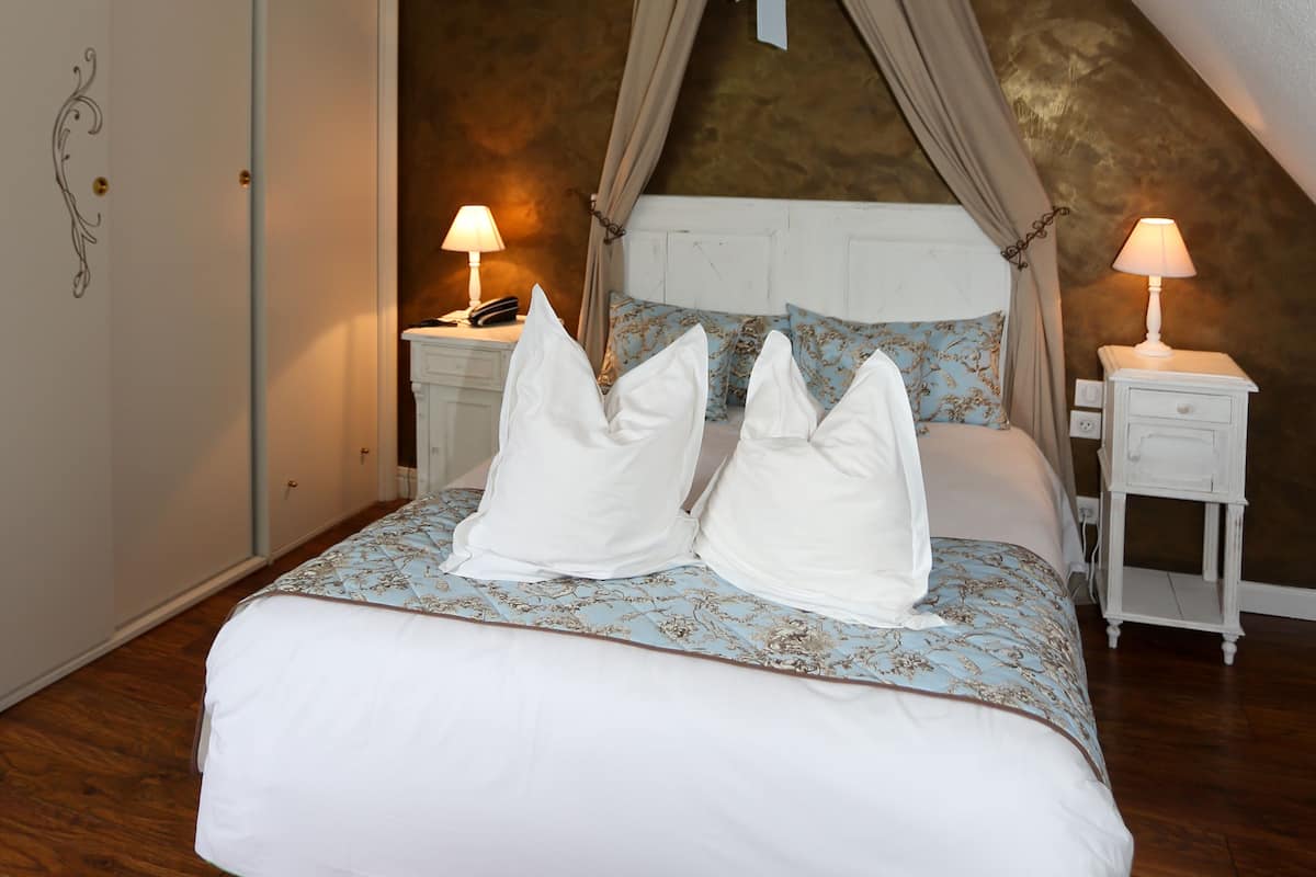 premium bedding, blackout curtains, free wifi, bed sheets