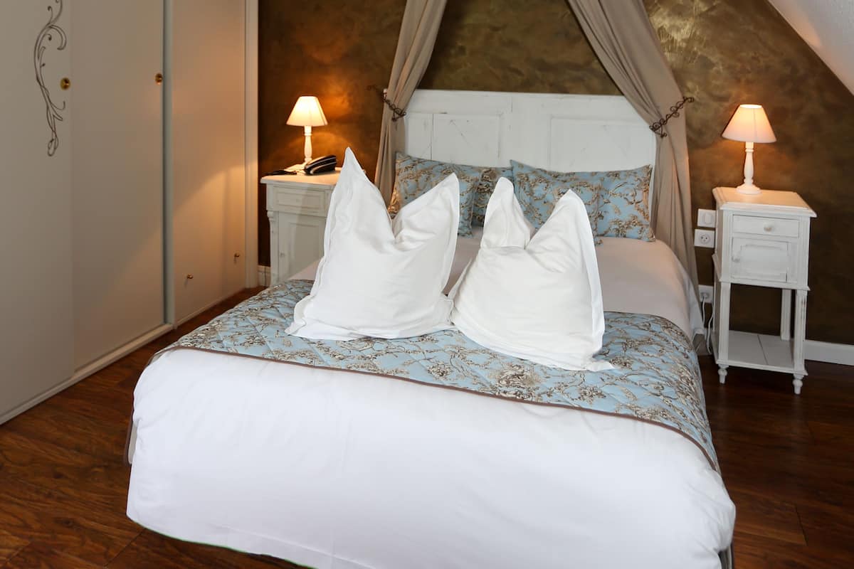 Premium bedding, blackout curtains, free WiFi, bed sheets