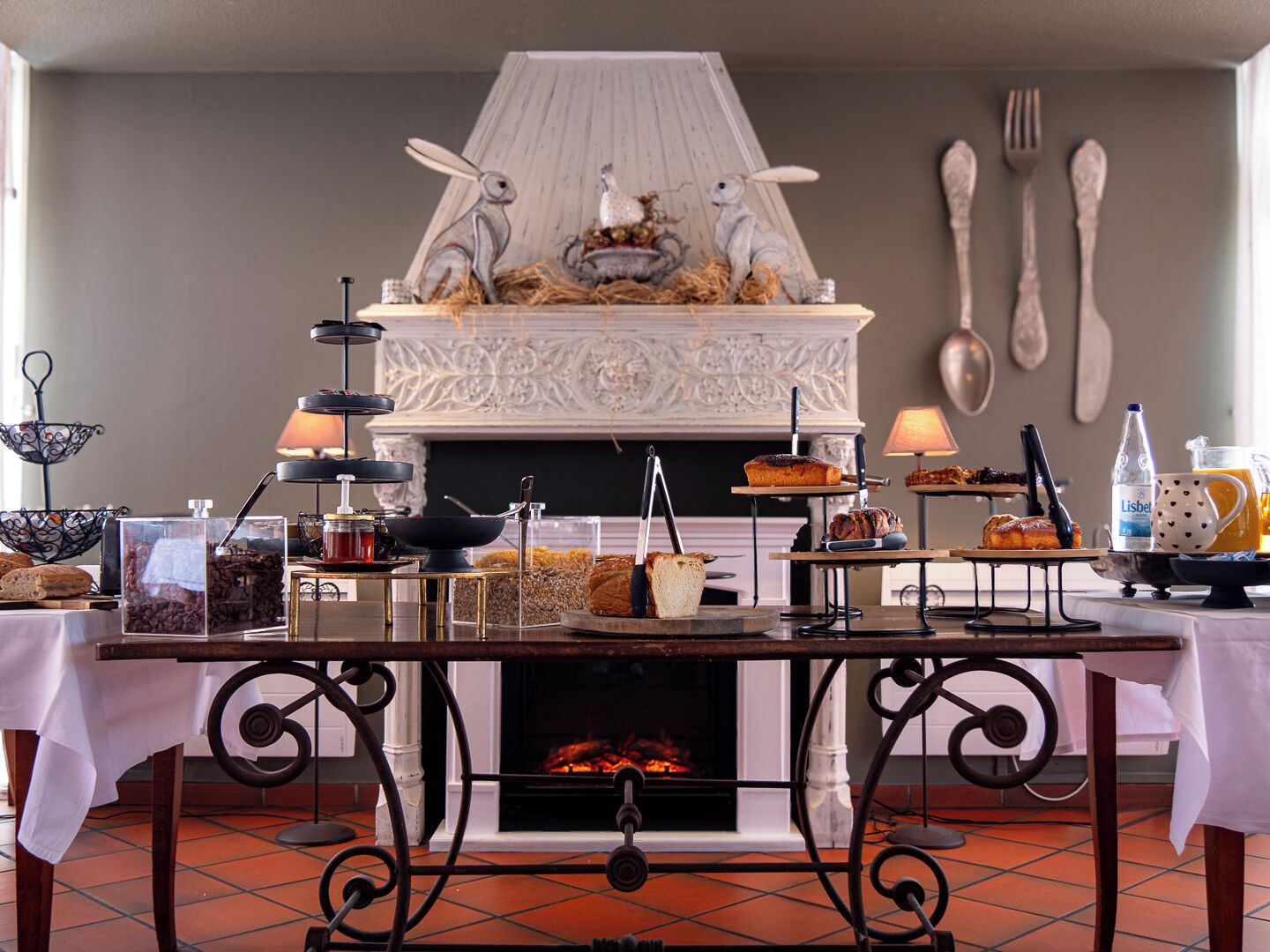 每日供應吃到飽早餐 (每人 EUR15)