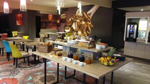 Buffet breakfast on weekdays (EUR 12.5 per person)