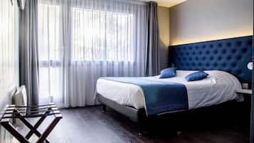 1 bedroom, premium bedding, desk, blackout curtains