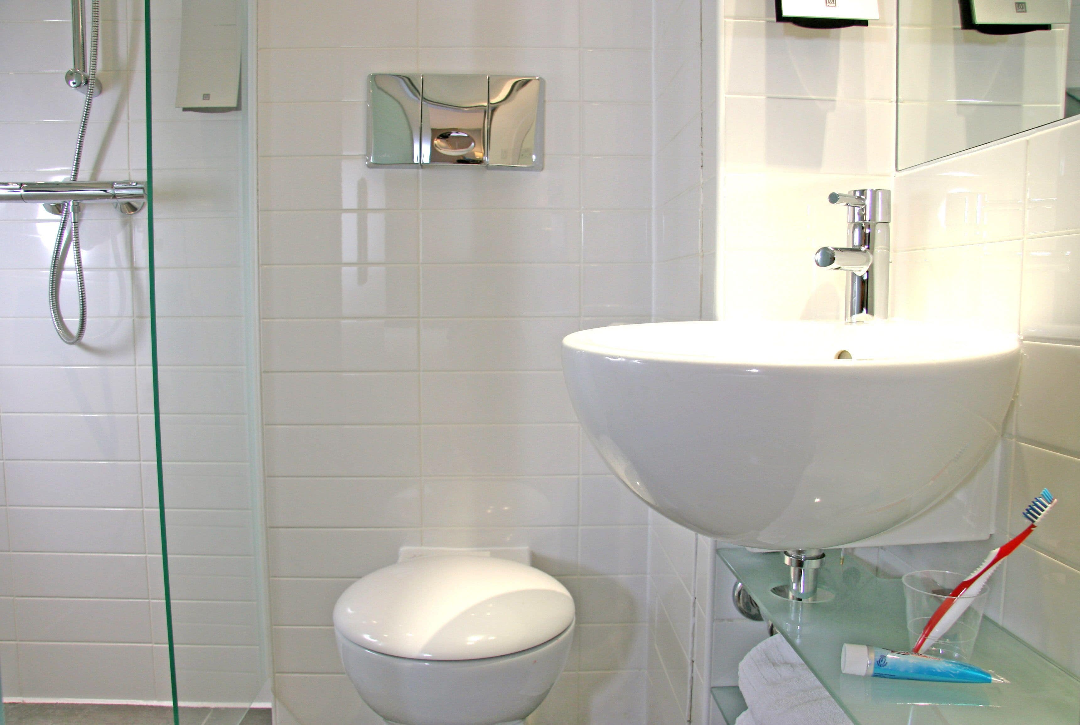 shower, free toiletries, hair dryer, towels