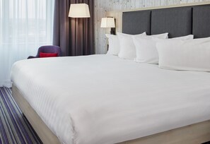 Executive Room | Desk, laptop workspace, blackout drapes, iron/ironing board - Leonardo Hotel Sheffield (Sheffield)
