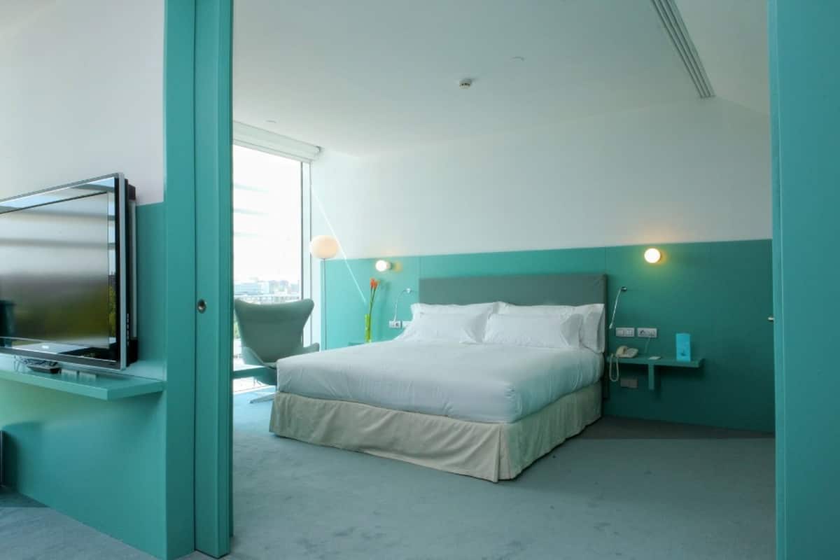 minibar, in-room safe, desk, soundproofing