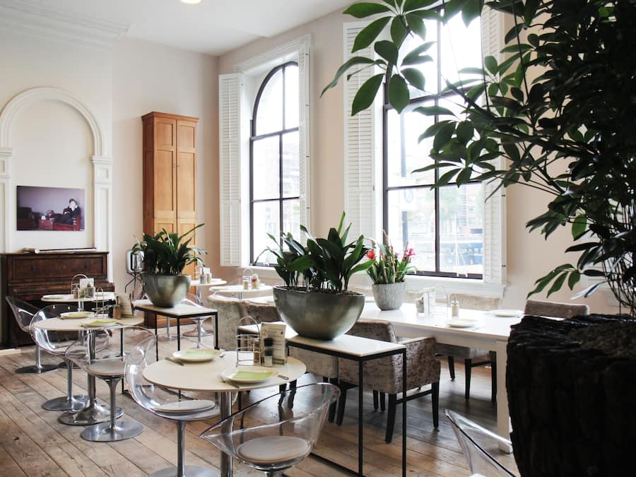 Daily continental breakfast (EUR 24 per person)