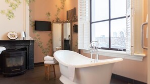 Romantic Suite, River View | Bathroom | Eco-friendly toiletries, hair dryer, bathrobes, slippers - Suite Hotel Pincoffs Rotterdam (Rotterdam)