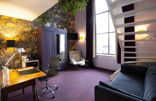 Standard Room (Split Level) | Premium bedding, minibar, in-room safe, individually decorated