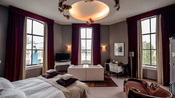 1 bedroom, premium bedding, minibar, in-room safe