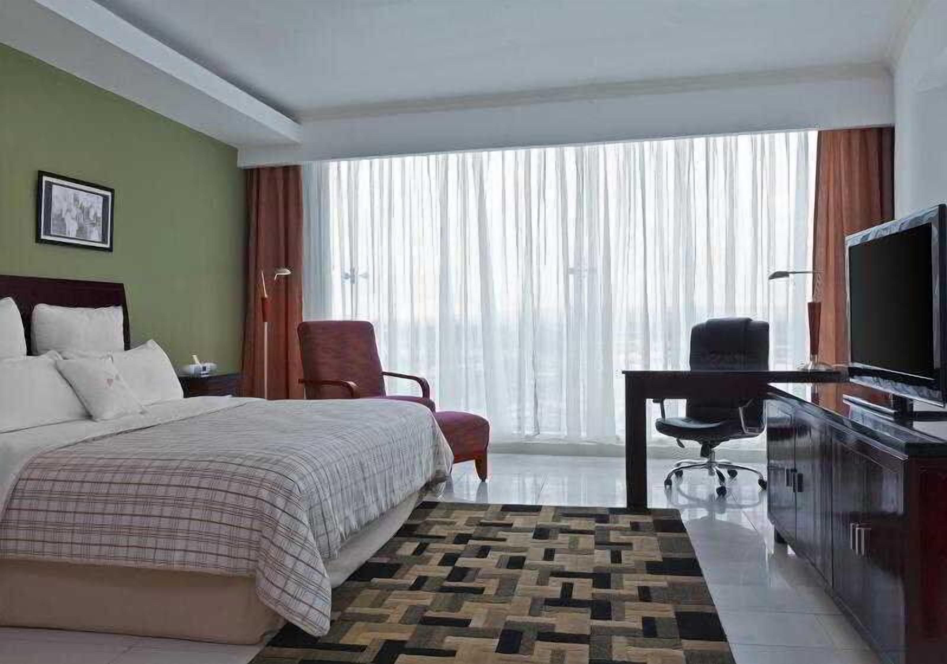 Minibar, in-room safe, desk, iron/ironing board