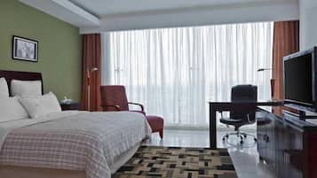 Minibar, in-room safe, desk, iron/ironing board