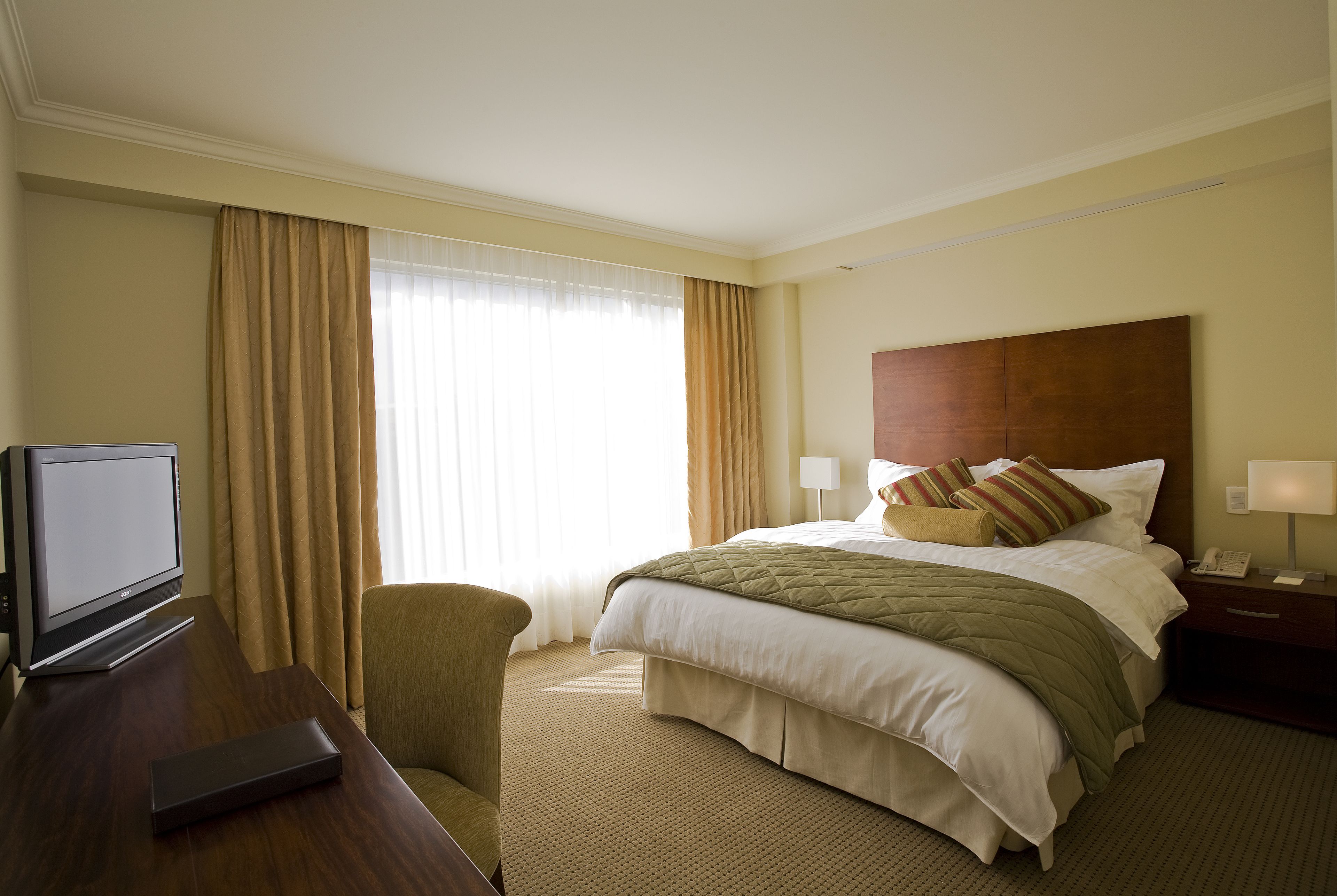 Premium Room | In-room safe, desk, iron/ironing board, WiFi (free)