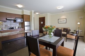 Suite | In-room safe, desk, iron/ironing board, free WiFi - Hotel Stubel Suites and Cafe (Quito)