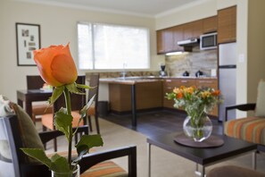 In-room safe, desk, iron/ironing board, free WiFi - Hotel Stubel Suites and Cafe (Quito)