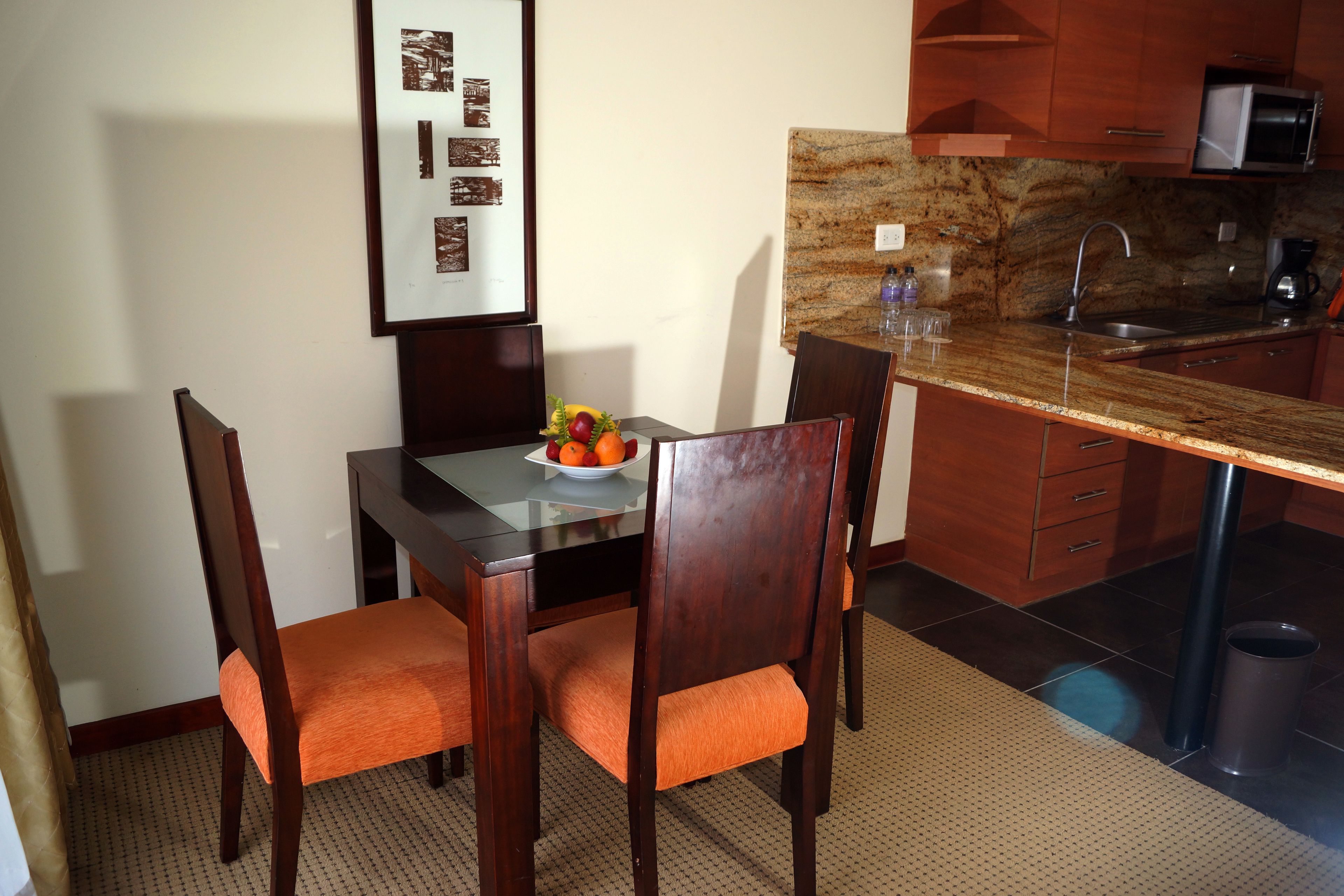 Suite | In-room safe, desk, iron/ironing board, WiFi (free)