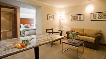 1 habitación, caja de seguridad en la habitación y escritorio