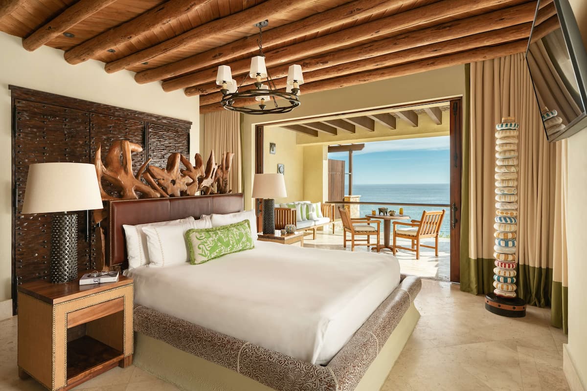 Egyptian cotton sheets, premium bedding, pillow-top beds, free minibar