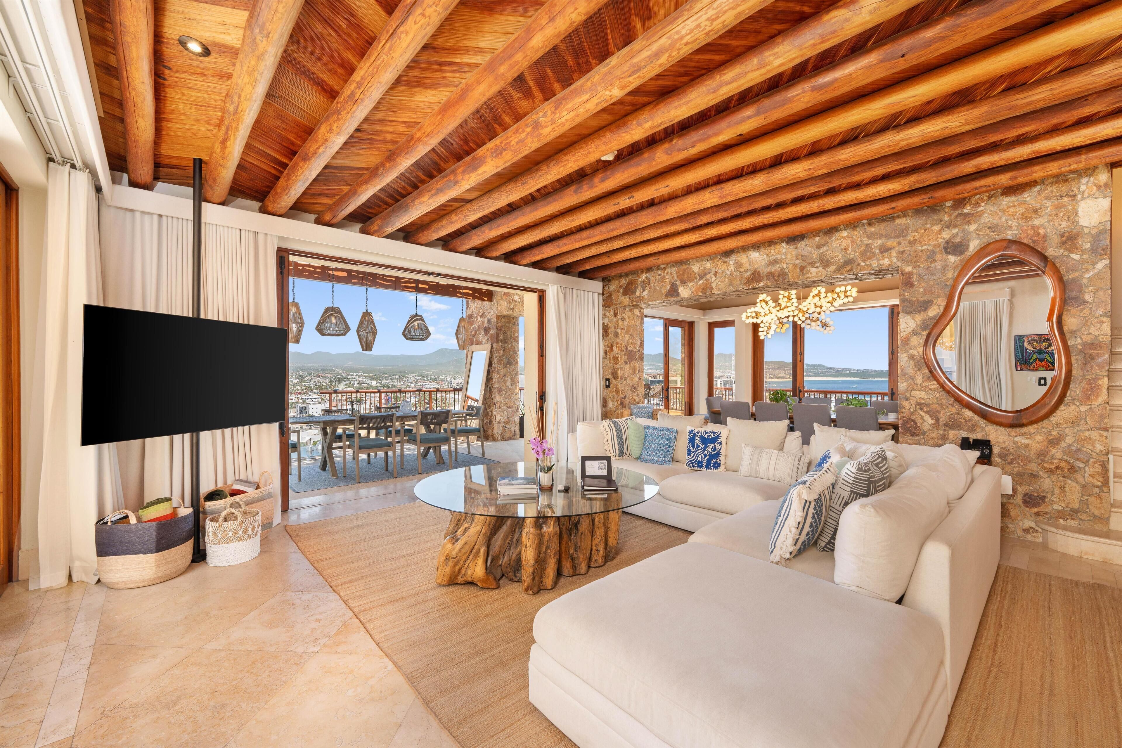 4 Bedroom Pedregal Private Home Mountain View | 起居區 | 電視、壁爐、付費電影